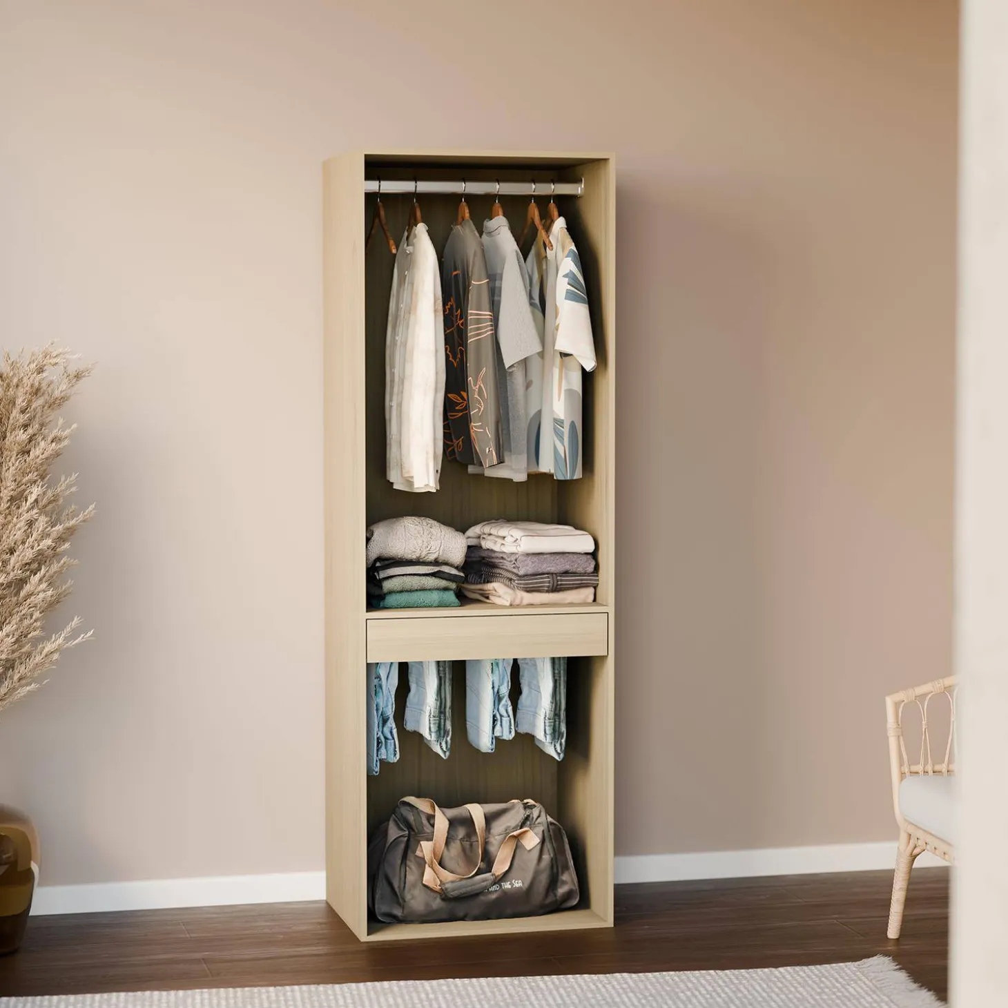 Ankleidemodul mit Garderobe und Hosenhalter