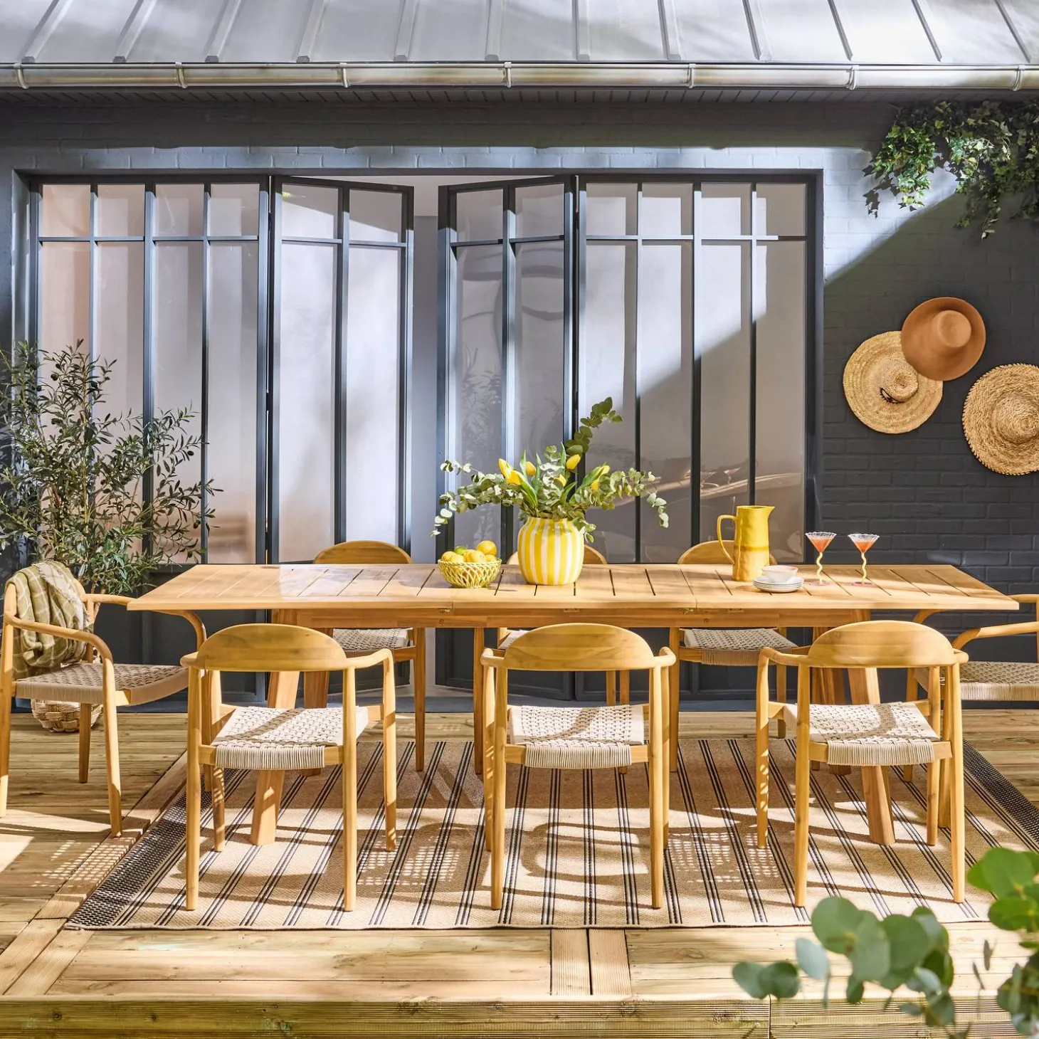 Ausziehbarer Gartentisch aus Akazienholz mit 8 Sitzplätze