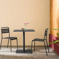 Bistro-Gartentisch quadratisch aus Stahl + 2 Stühle