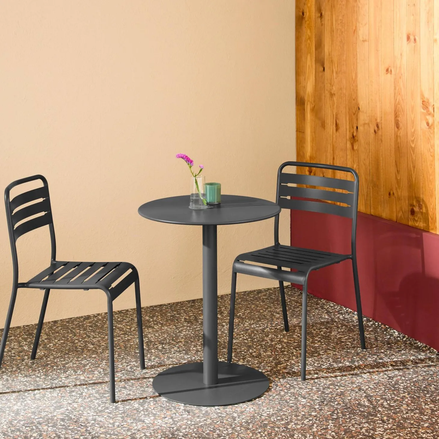 Bistro-Gartentisch rund aus Stahl + 2 Stühle
