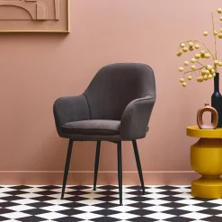 Cord-Sessel mit mattschwarzen Metallfüßen