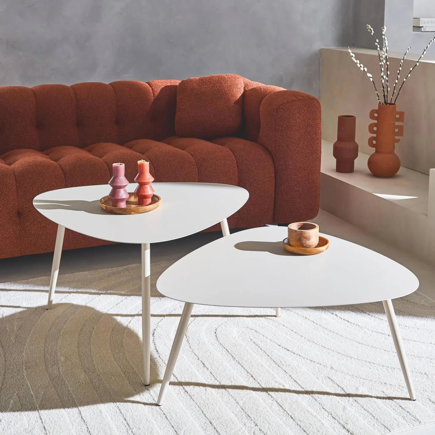 2 dreieckige Couchtische für innen / außen