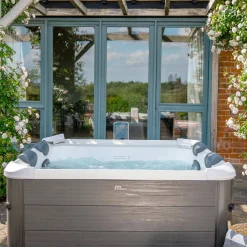 Fester Whirlpool 6 Personen Hydromassage, 4 Kissen Abdeckplane inbegriffen 160 cm