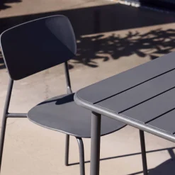 Gartentisch aus Stahl + 2 Stühle