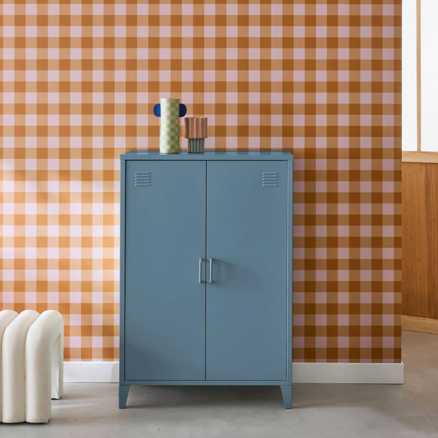 Kommode/Schrank im industriellen Stil aus Metall mit 2 Türen