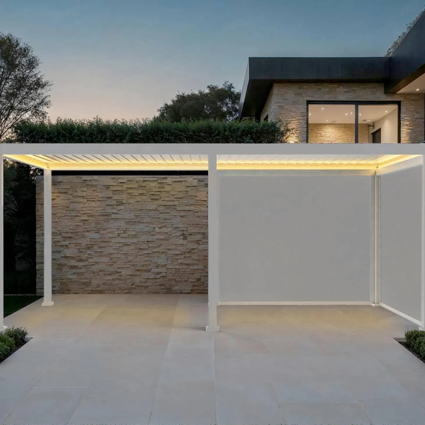 LED Pergola mit motorisiertem Lamellendach Triomphe 3x6m + 2 Markisen 3m