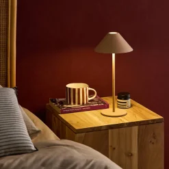 Mobile LED-Tischlampe für Innen- und Außenbereich H 135 cm