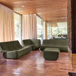 Modulares Ecksofa für 7 Personen mit strukturiertem Bouclé-Bezug und Hocker