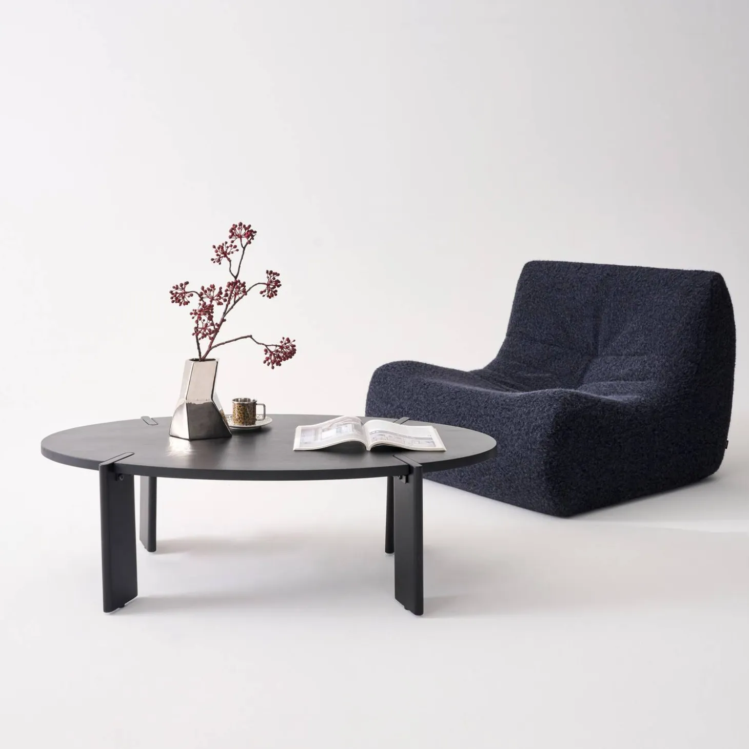 Ovaler Couchtisch aus Massivholz 120 cm