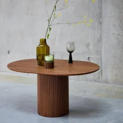 Ovaler Couchtisch mit geriffelter Holzoptik