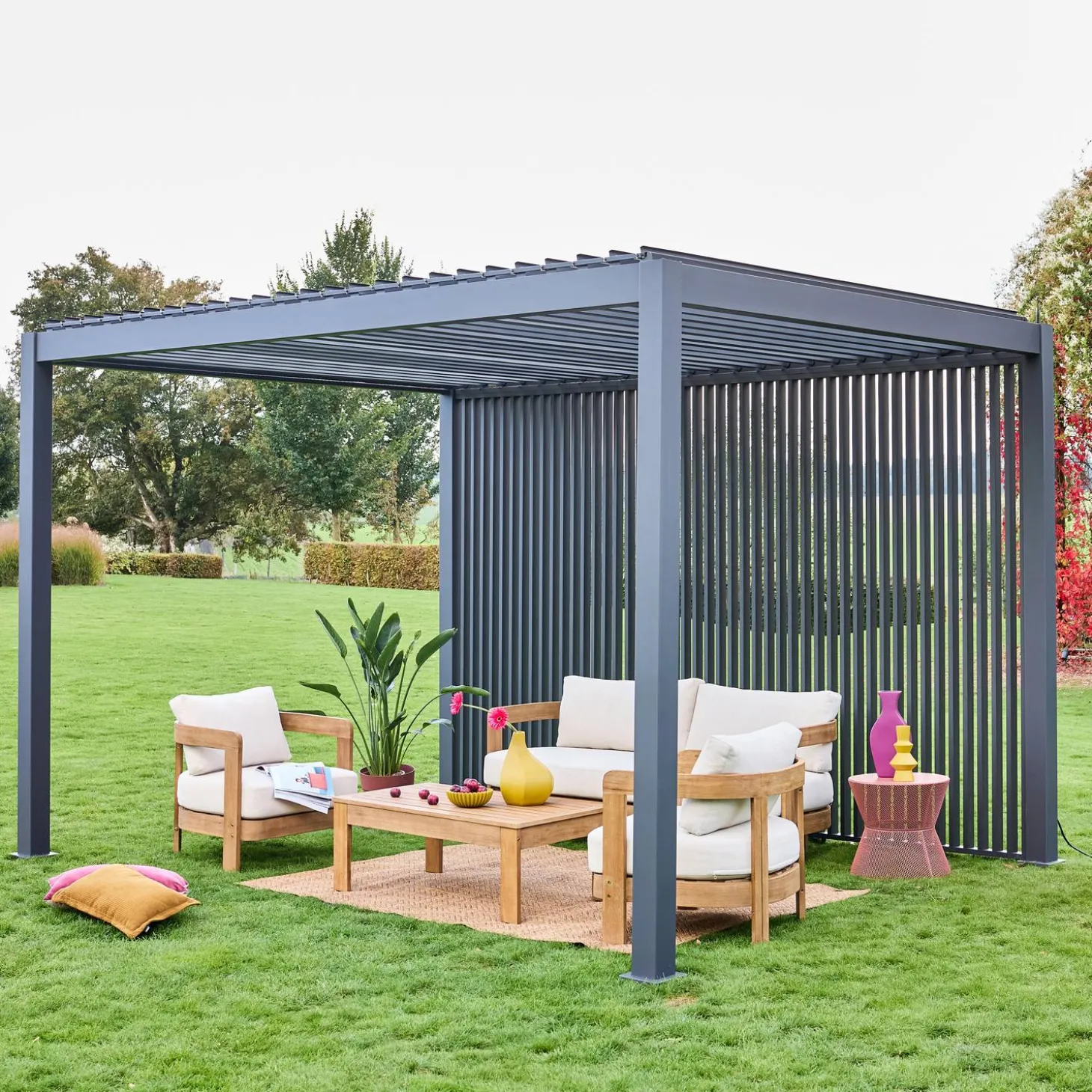 Pergola mit Lamellendach Triomphe 3x4m mit 3 vertikalen Lamellenwänden 130 cm