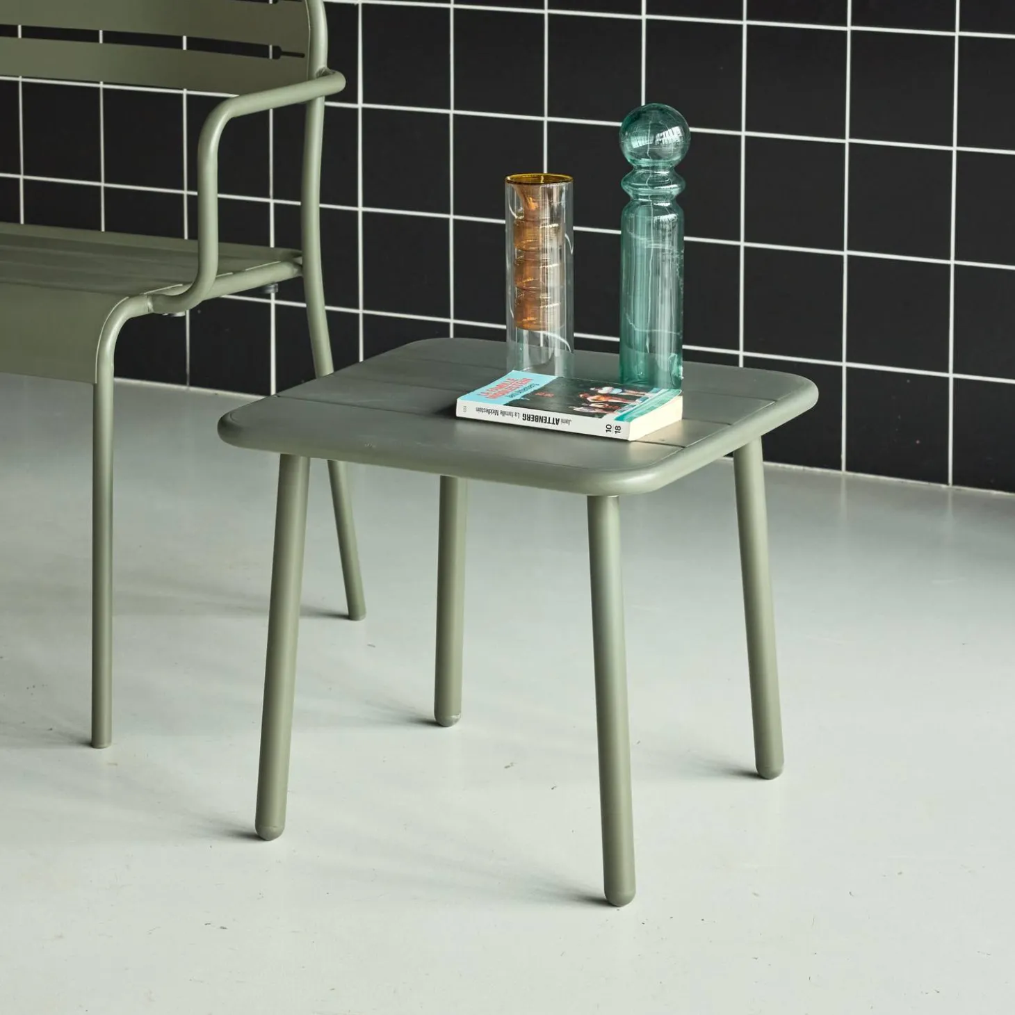 Quadratischer Couchtisch für den Garten aus Stahl