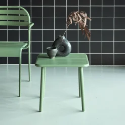 Quadratischer Couchtisch für den Garten aus Stahl