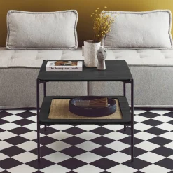 Quadratischer Couchtisch mit Holzeffekt und Rohrgeflecht Doppelplatte