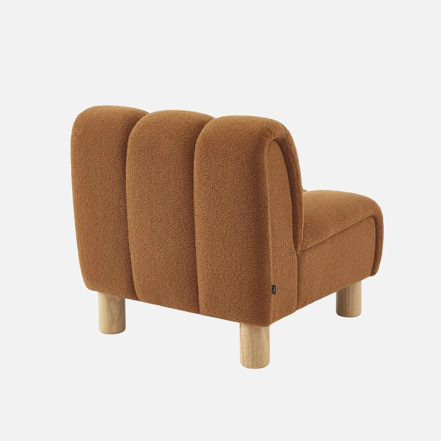 Relaxsessel mit abgerundeten Beinen aus Holz mit Bouclé-Bezug