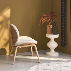 Relaxsessel mit gebogenem Holz und strukturiertem Bouclé-Bezug