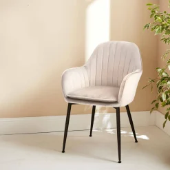 Sessel mit Samtbezug und Metallbeinen