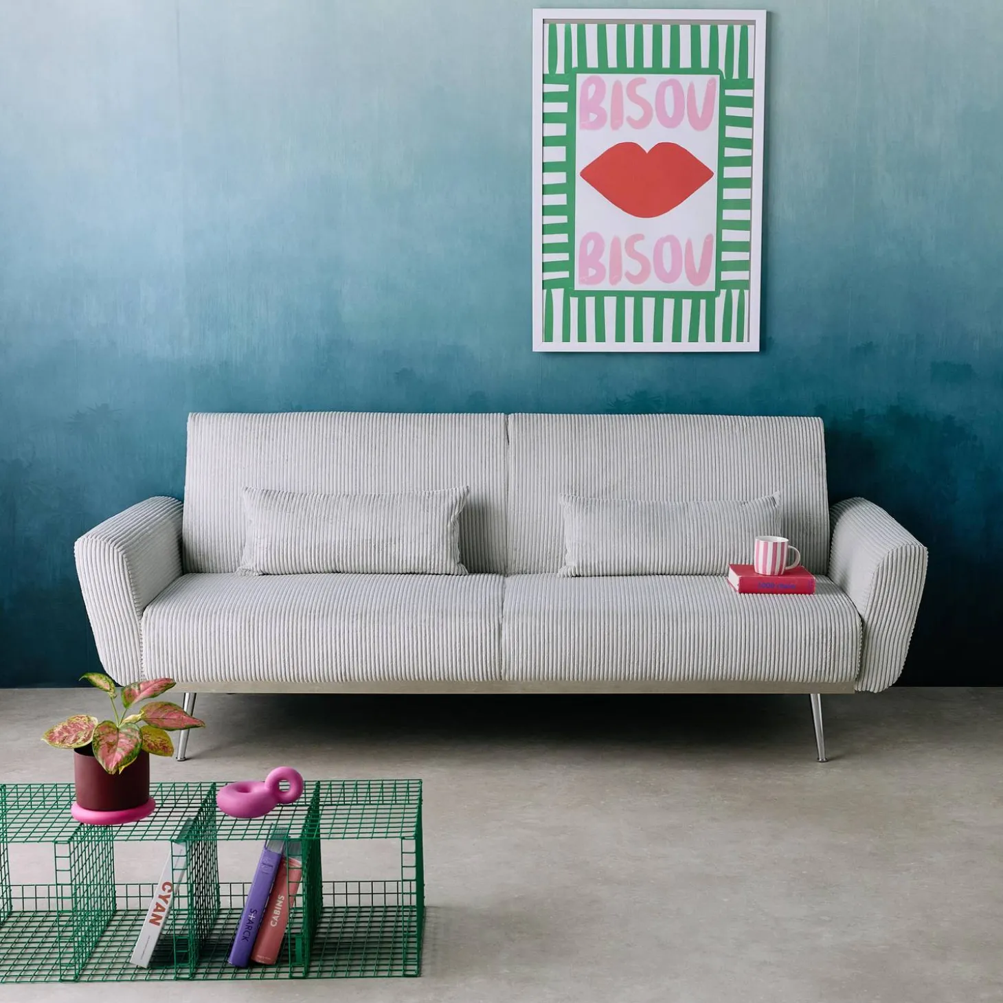 2-3-Sitzer Design-Schlafsofa mit Cordbezug und verchromten Metallfüßen
