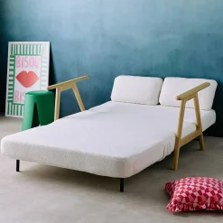 2-Sitzer Schlafsofa aus Heveaholz mit strukturiertem Bouclé-Bezug