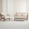 2-Sitzer-Sitzbank + Sessel aus Hevea-Holz mit Bouclé-Bezug, nussbaumfarben