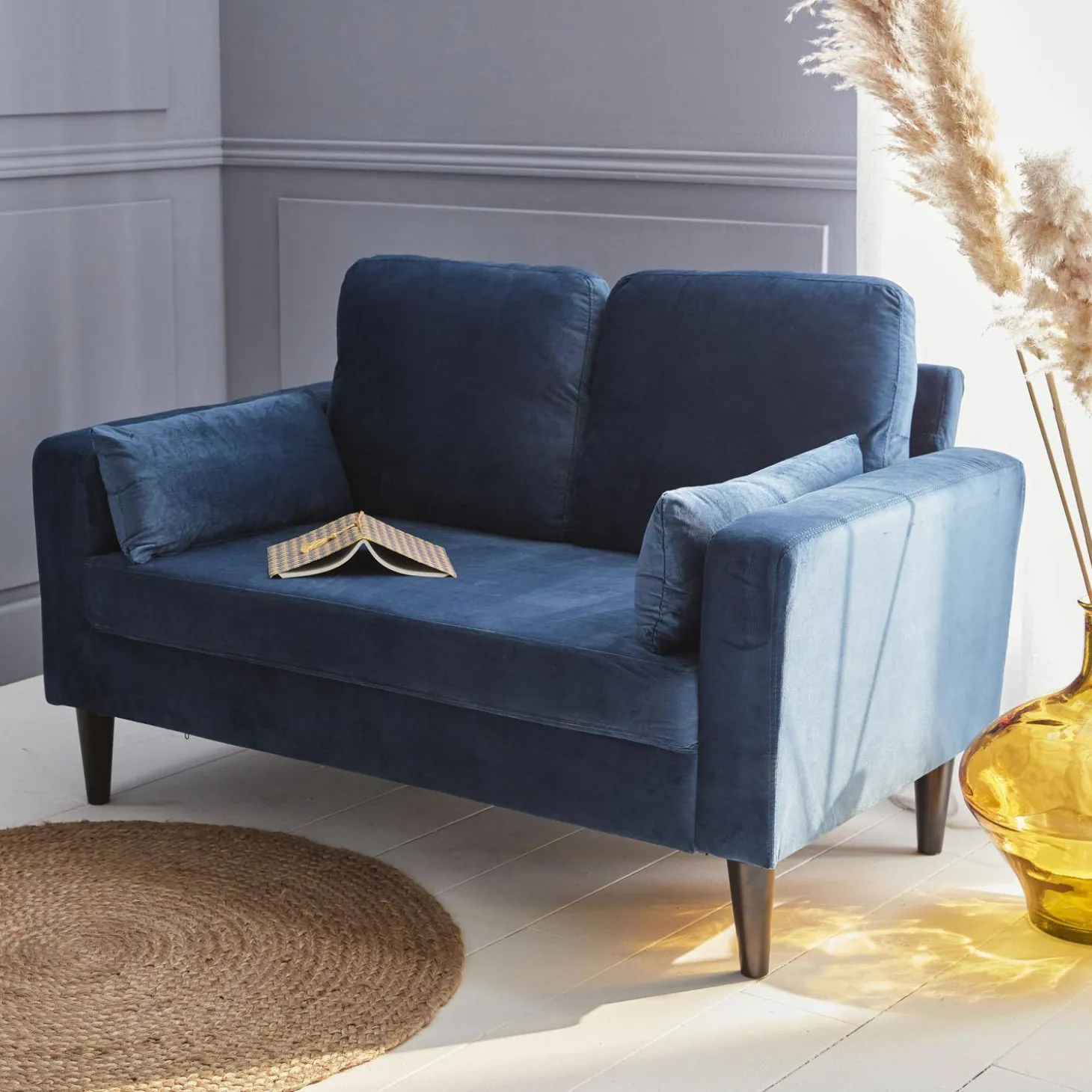 2-Sitzer-Vintage-Sofa mit Samt und Füßen aus Hevea-Holz