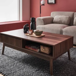 Skandinavischer Couchtisch mit geriffeltem Holzdekor, 2 Nischen, 1 Schublade