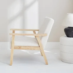 Skandinavischer Sessel in Bouclé und Hevea-Holz