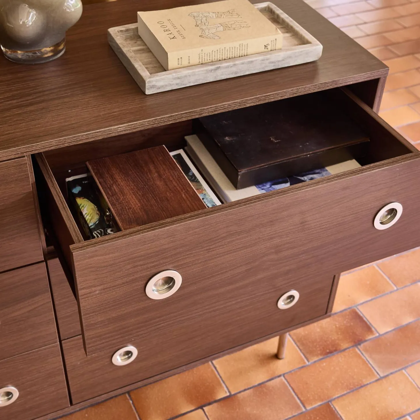 Vintage-Kommode mit Holzdekor und Edelstahl, 6 Schubladen