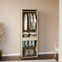 Ankleidemodul mit Garderobe und Hosenhalter