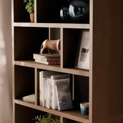 Asymmetrisches Bücherregal im Holzlook 5 Ebenen 10 Stauräume