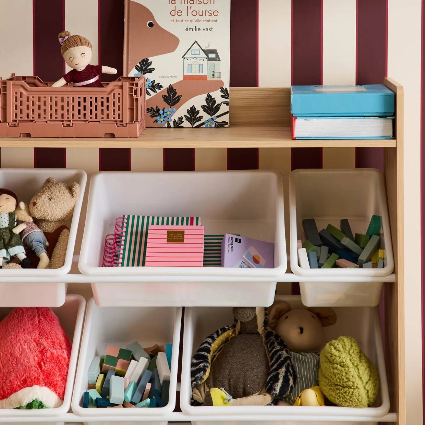 Aufbewahrungsmöbel für Kinder, 9 Behälter, 4 Einlegeböden, 1 Tür