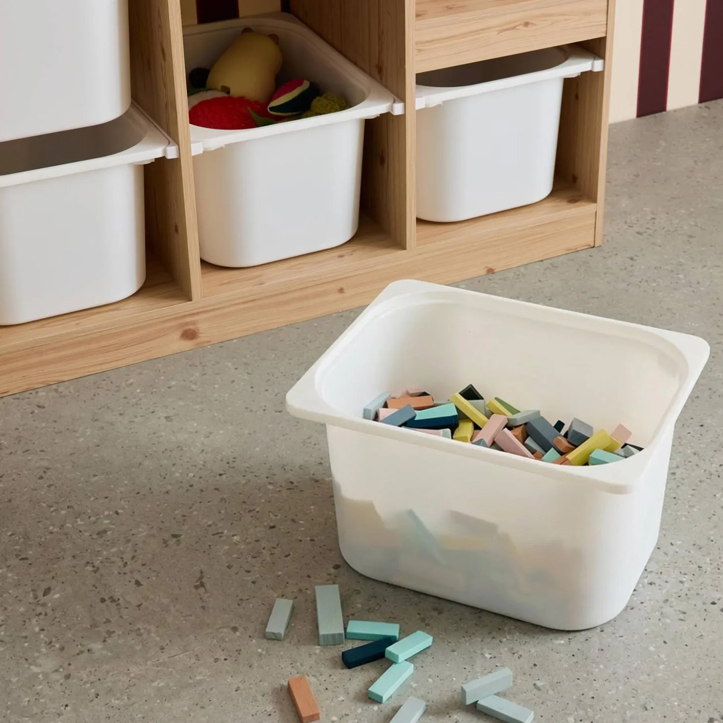Aufbewahrungsmöbel für Kinder mit 6 Aufbewahrungsbehältern