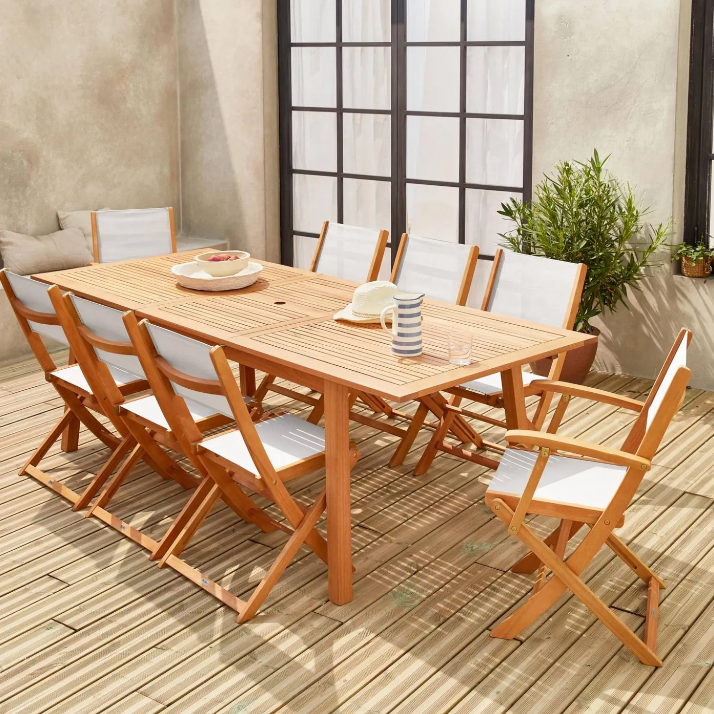 Ausziehbarer Gartentisch aus Holz, 8 Stühle
