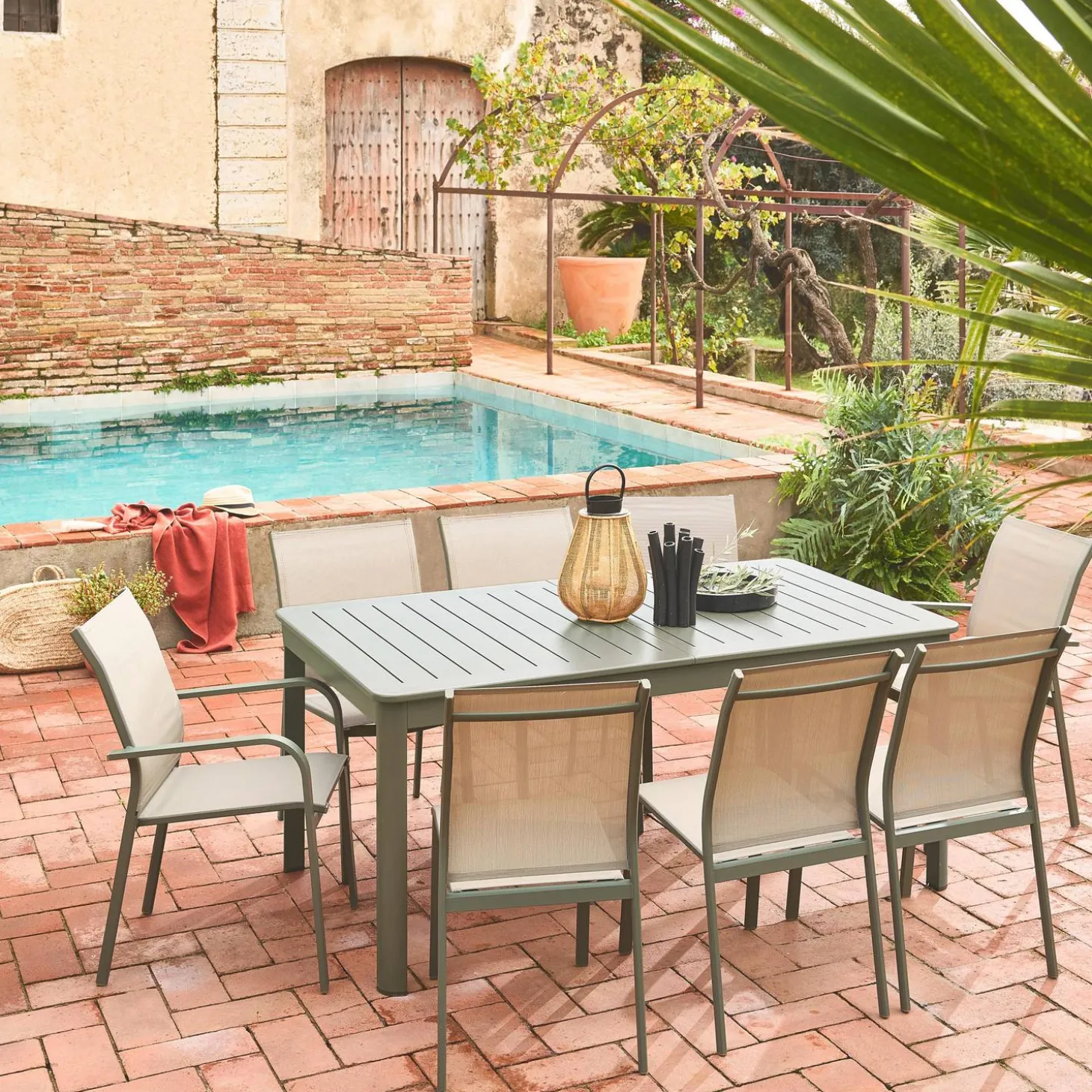 Ausziehbarer Gartentisch, 6 Stühle, 2 Sessel aus Aluminium und Textilene