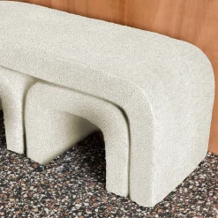 Bank und Satzhocker Bouclé