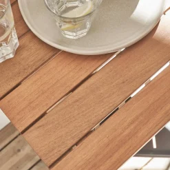 Beistelltisch aus Holz für den Balkon, quadratisch, klappbar