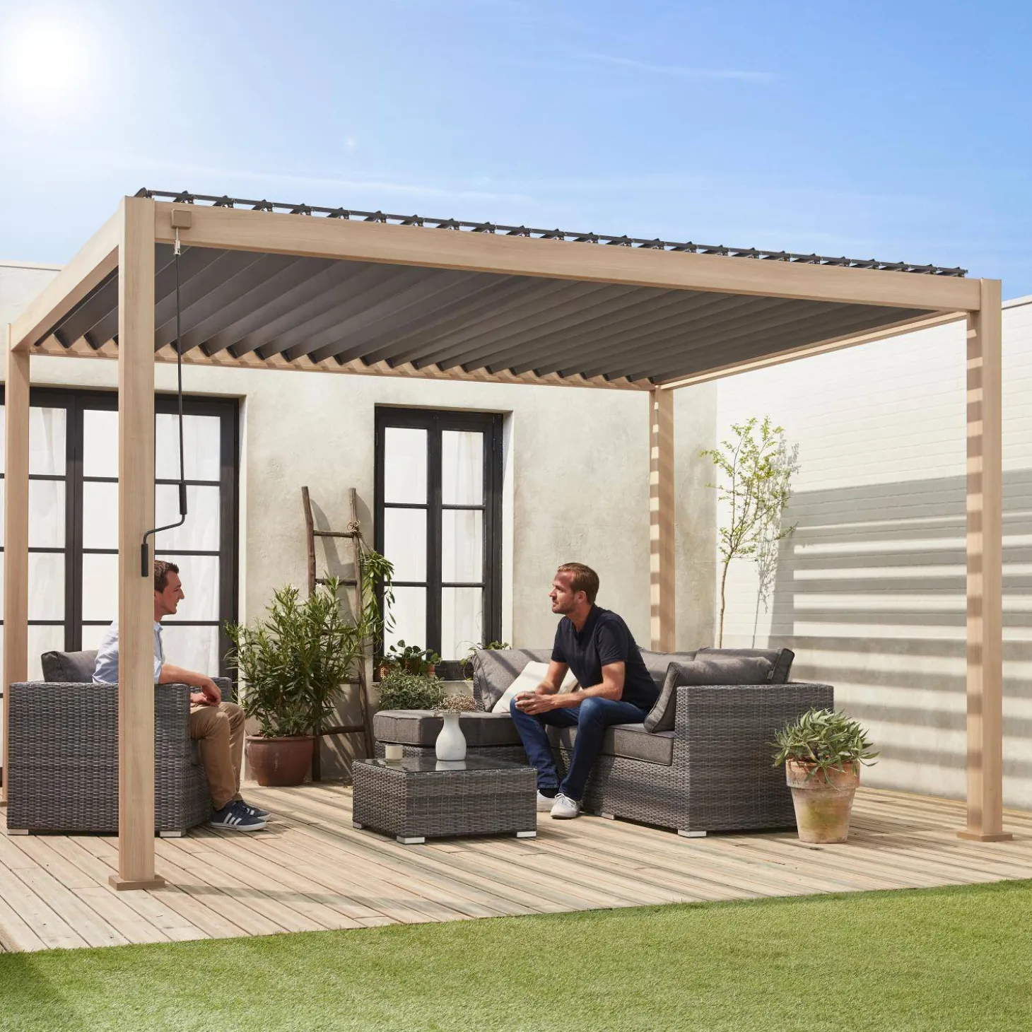 Bioklimatische Pergola mit Lamellendach Triomphe 3x4m