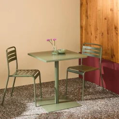 Bistro-Gartentisch quadratisch aus Stahl + 2 Stühle