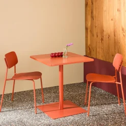 Bistro-Gartentisch quadratisch aus Stahl + 2 Stühle