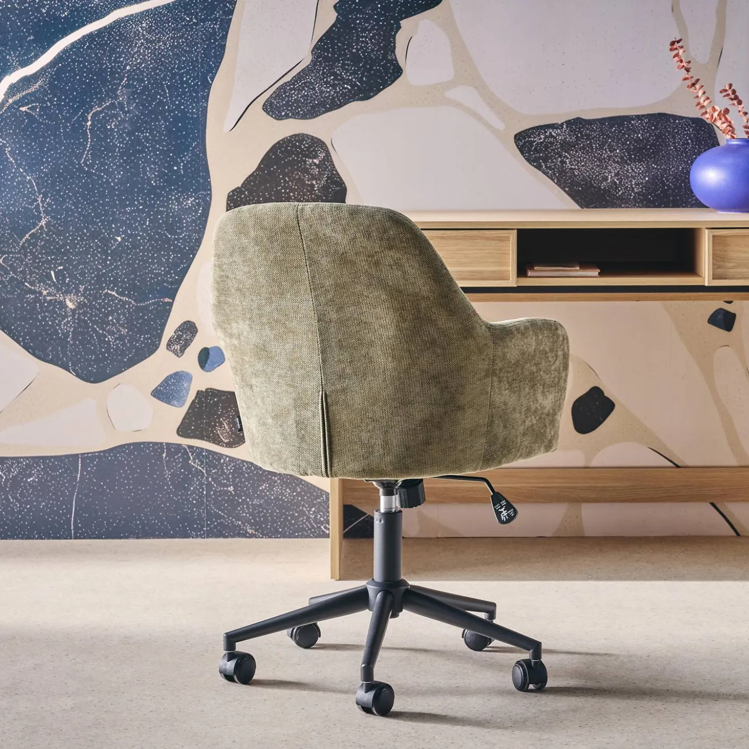 Bürostuhl mit Rollen und Chenille-Bezug, höhenverstellbar