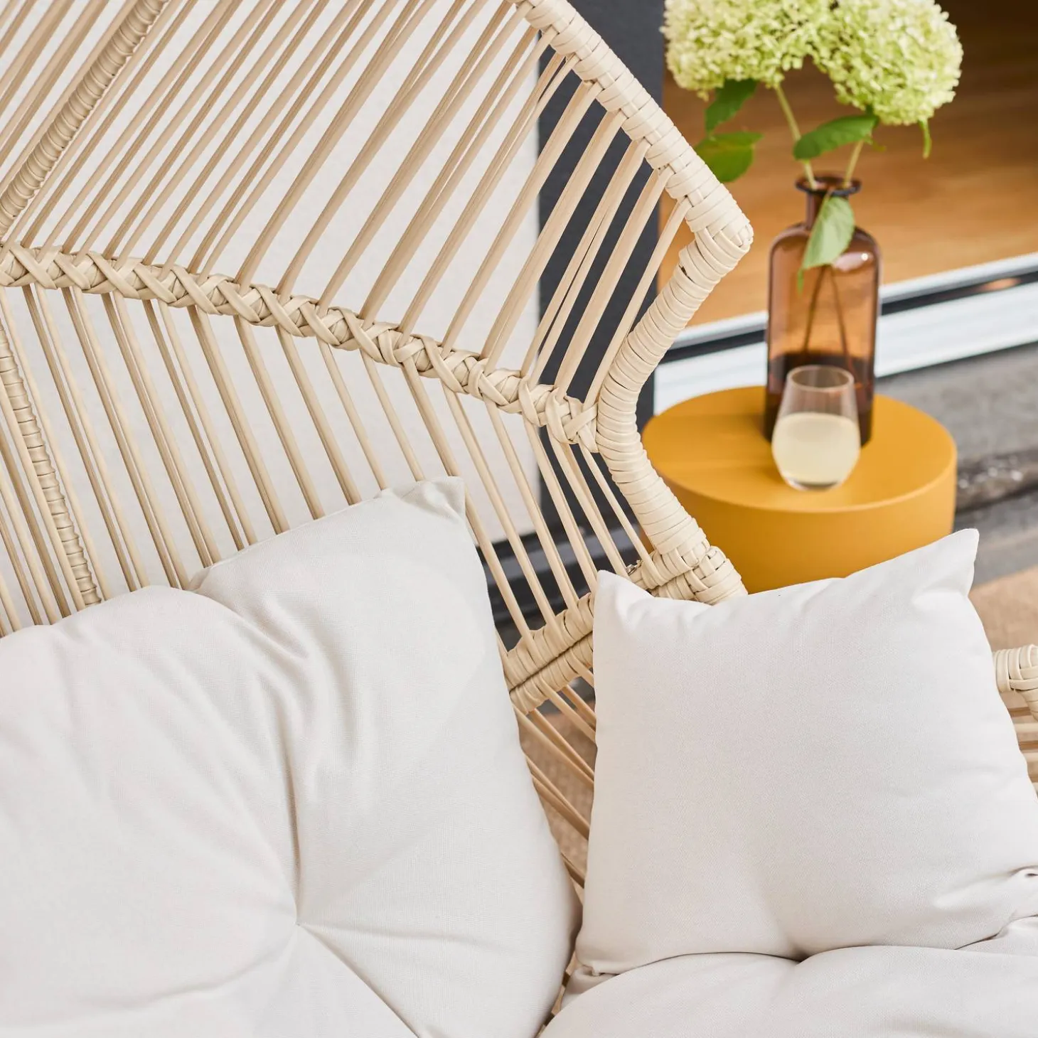 Ei-Sessel für Outdoor aus Stahl und Kunststoff
