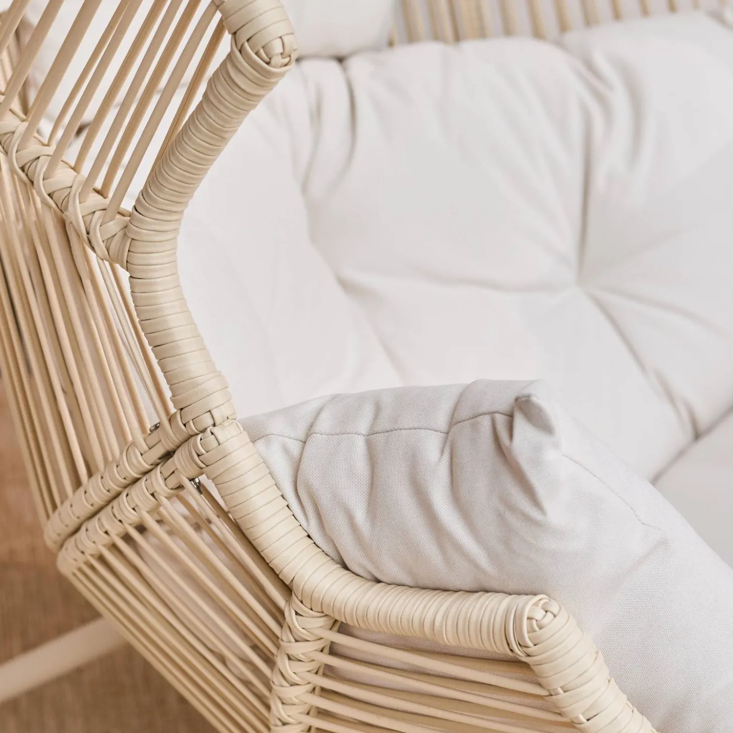 Ei-Sessel für Outdoor aus Stahl und Kunststoff