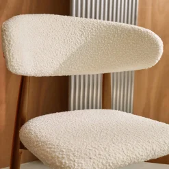 2er-Set Heveaholzstühle mit Bouclé-Bezug