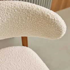 2er-Set Heveaholzstühle mit Bouclé-Bezug