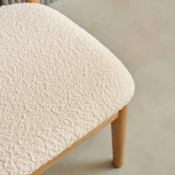 2er-Set Heveaholzstühle mit Bouclé-Bezug