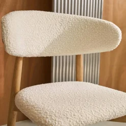 2er-Set Heveaholzstühle mit Bouclé-Bezug