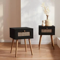 2er-Set Nachttische mit Holzlook und Rattan-Geflecht