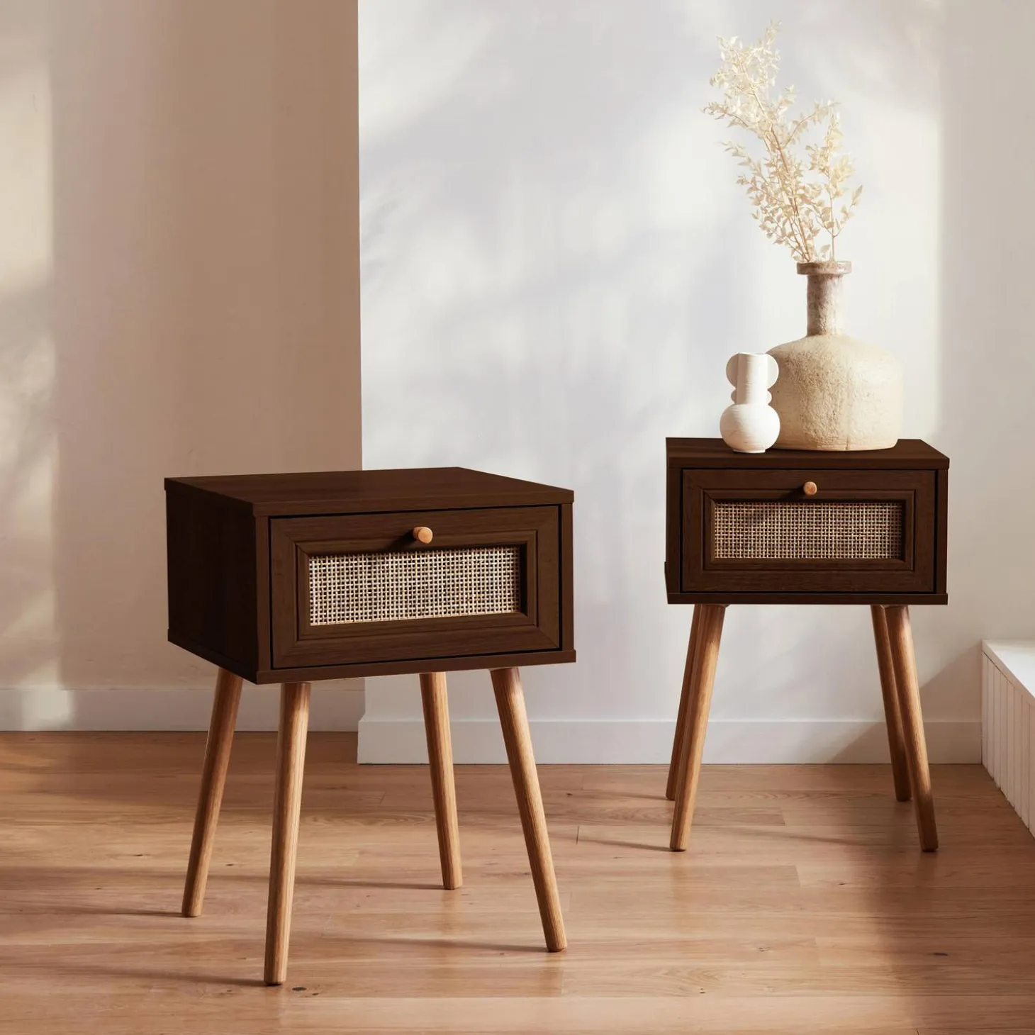 2er-Set Nachttische mit Holzlook und Rattan-Geflecht