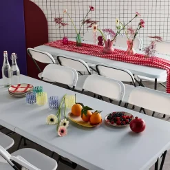 2er-Set Partytischen aus Kunststoff + 12 Stühle, zusammenklappbar