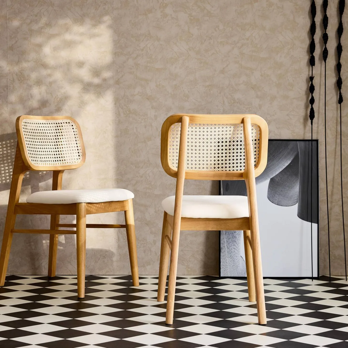 2er-Set Stühle aus Hevea-Holz, Rattan-Geflecht und Stoff